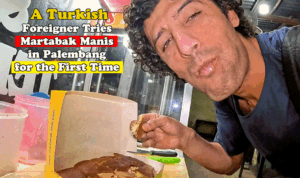 A Turkish Foreigner Tries Martabak Manis in Palembang for the First Time